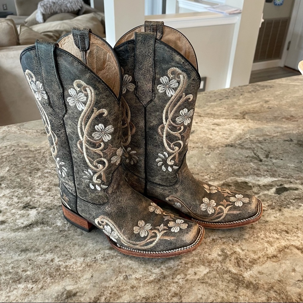 Circle G Embroidered Cowgirl Boots